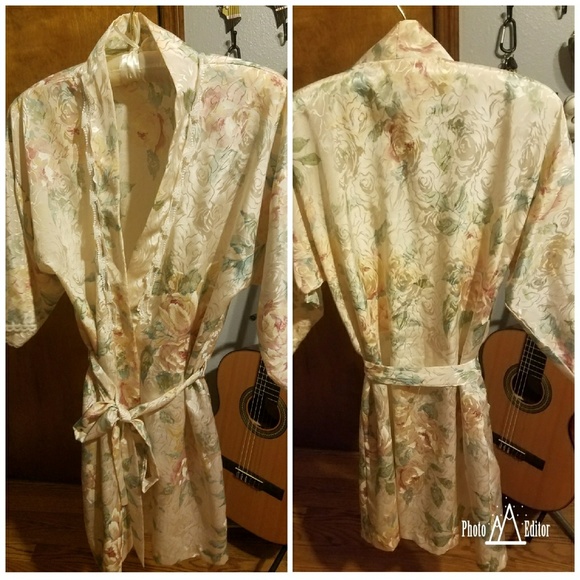 Sexy vintage satin robe with floral & lace detail - Picture 2 of 3